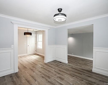 52 Huron Street - Photo Thumbnail 5