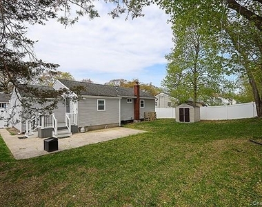 52 Huron Street - Photo Thumbnail 26