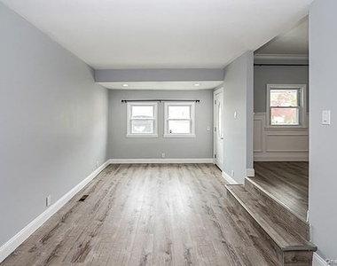 52 Huron Street - Photo Thumbnail 3