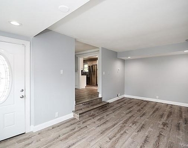 52 Huron Street - Photo Thumbnail 1