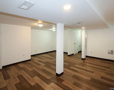 52 Huron Street - Photo Thumbnail 19
