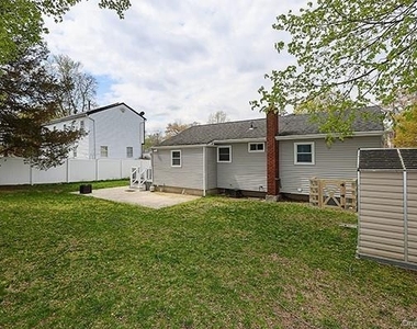 52 Huron Street - Photo Thumbnail 27