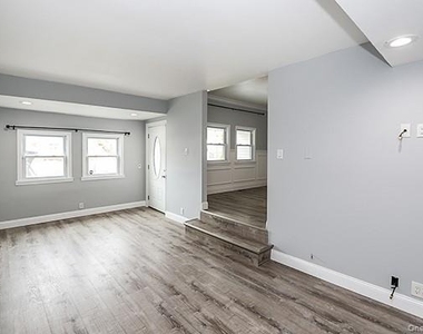 52 Huron Street - Photo Thumbnail 2