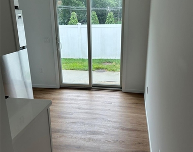 325 Montauk Highway - Photo Thumbnail 12