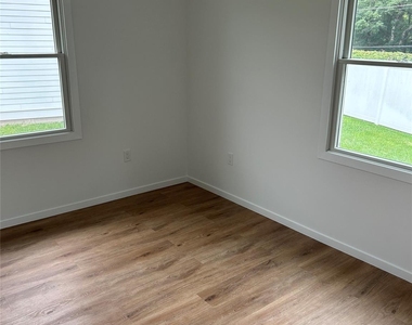 325 Montauk Highway - Photo Thumbnail 11