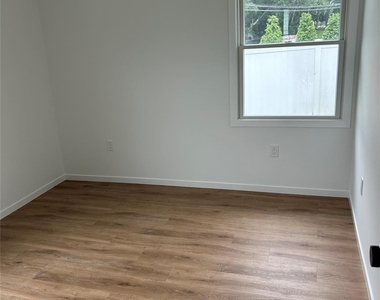 325 Montauk Highway - Photo Thumbnail 7