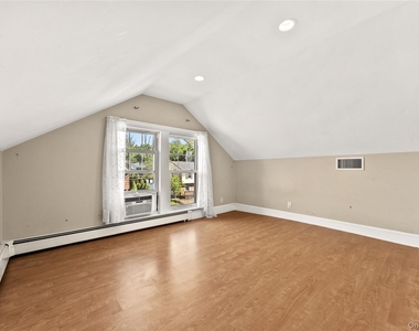 15 Pershing Avenue - Photo Thumbnail 23