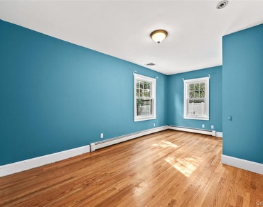 15 Pershing Avenue - Photo Thumbnail 10