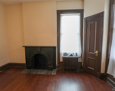 87 Green Street - Photo Thumbnail 9