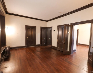 87 Green Street - Photo Thumbnail 4