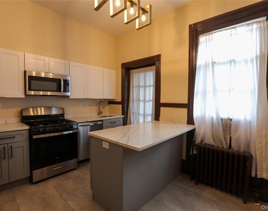 87 Green Street - Photo Thumbnail 11