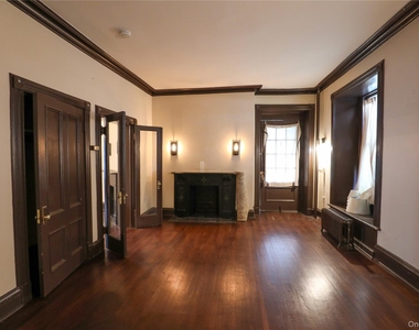 87 Green Street - Photo Thumbnail 3