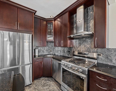 70-18 Calamus Avenue - Photo Thumbnail 9