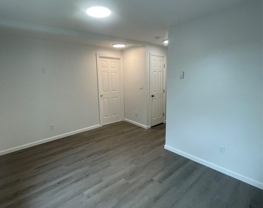 653 Jersey Avenue - Photo Thumbnail 9