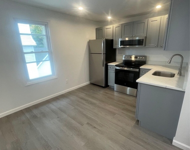 653 Jersey Avenue - Photo Thumbnail 4
