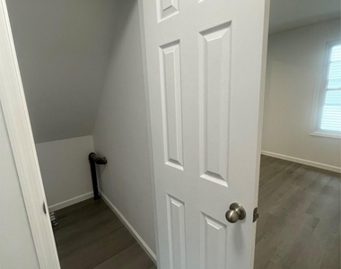 653 Jersey Avenue - Photo Thumbnail 6