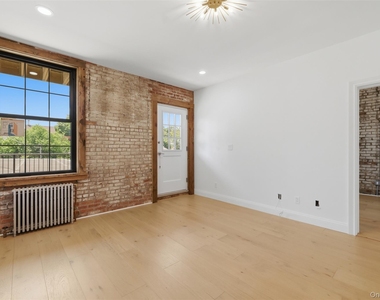 207 Main Street - Photo Thumbnail 8
