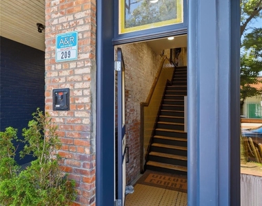 207 Main Street - Photo Thumbnail 2
