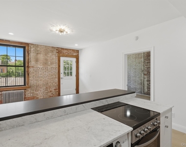 207 Main Street - Photo Thumbnail 6
