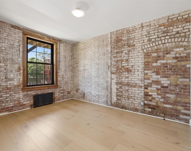 207 Main Street - Photo Thumbnail 12