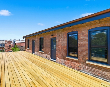 207 Main Street - Photo Thumbnail 19
