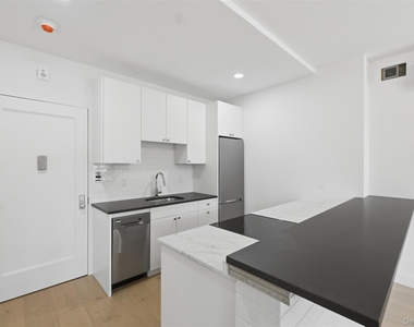 207 Main Street - Photo Thumbnail 5