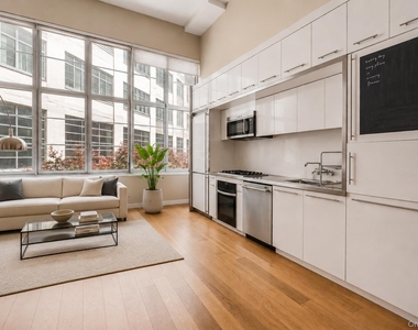 2728 Thomson Avenue - Photo Thumbnail 4
