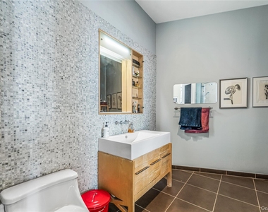 2728 Thomson Avenue - Photo Thumbnail 10