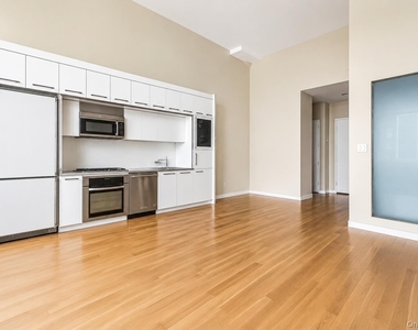 2728 Thomson Avenue - Photo Thumbnail 6