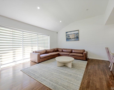 506 Cedarwood Drive - Photo Thumbnail 2