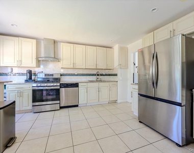 506 Cedarwood Drive - Photo Thumbnail 10
