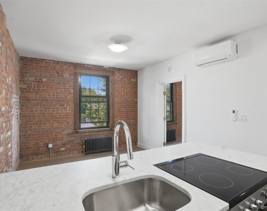 207 Main Street - Photo Thumbnail 4