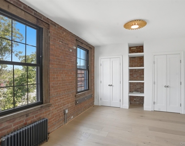 207 Main Street - Photo Thumbnail 7