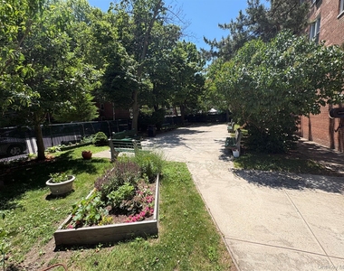 67-50 Thornton Pl - Photo Thumbnail 8