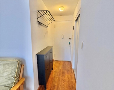 67-50 Thornton Pl - Photo Thumbnail 2