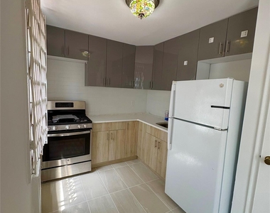 67-50 Thornton Pl - Photo Thumbnail 6