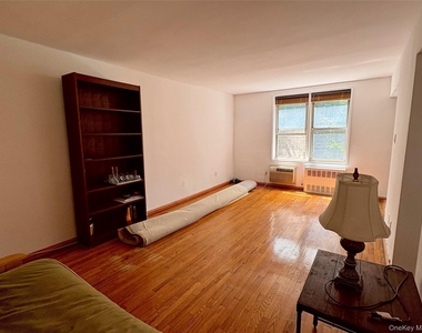 67-50 Thornton Pl - Photo Thumbnail 4