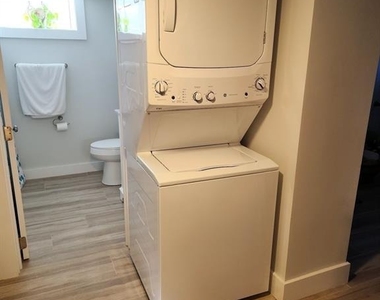 134 Ralph Avenue - Photo Thumbnail 13
