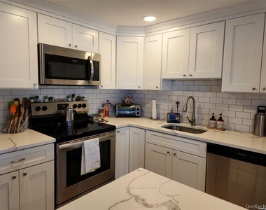 134 Ralph Avenue - Photo Thumbnail 2