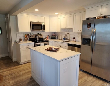 134 Ralph Avenue - Photo Thumbnail 3