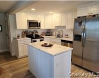 134 Ralph Avenue - Photo Thumbnail 4