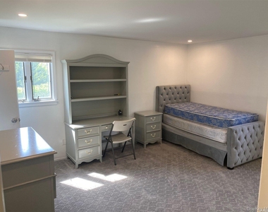 69 Tioga Avenue - Photo Thumbnail 8