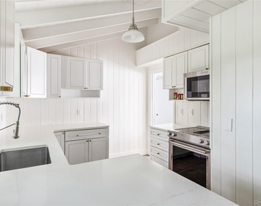 335 Centre Island Road - Photo Thumbnail 10