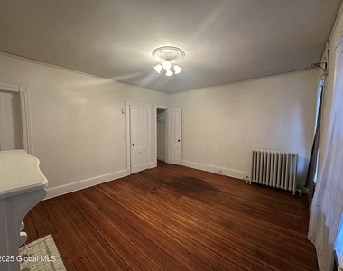 39 S Lake Avenue - Photo Thumbnail 3