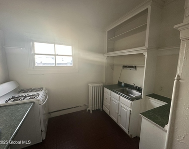 39 S Lake Avenue - Photo Thumbnail 5