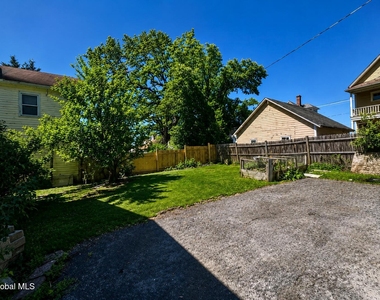 272-274 Locust Avenue - Photo Thumbnail 8