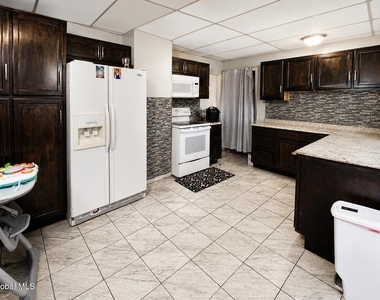 272-274 Locust Avenue - Photo Thumbnail 2