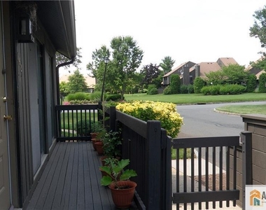 162 Westgate Drive - Photo Thumbnail 1