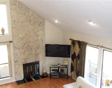 162 Westgate Drive - Photo Thumbnail 5