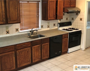 162 Westgate Drive - Photo Thumbnail 2